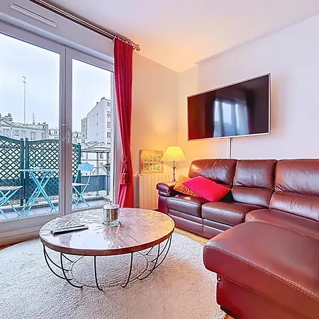 Bright Flat Near Pere-lachaise Cemetery شقة