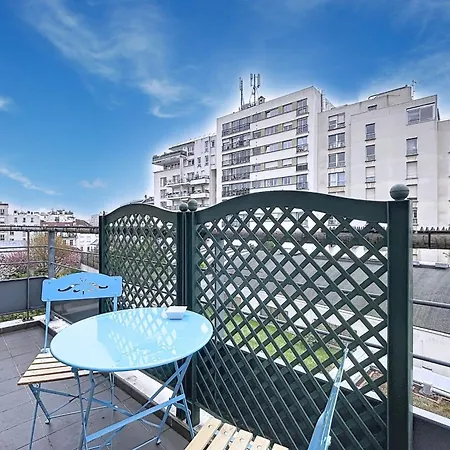 Bright Flat Near Pere-lachaise Cemetery *