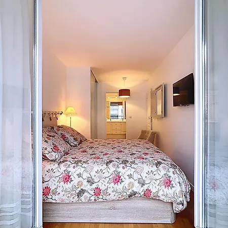 Bright Flat Near Pere-lachaise Cemetery * París
