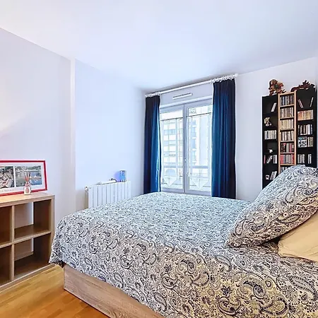 Bright Flat Near Pere-lachaise Cemetery * París