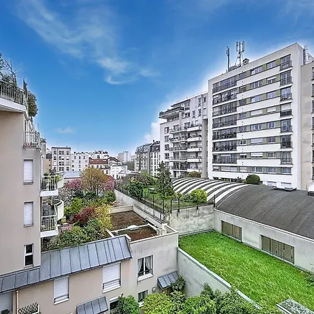 Bright Flat Near Pere-lachaise Cemetery شقة